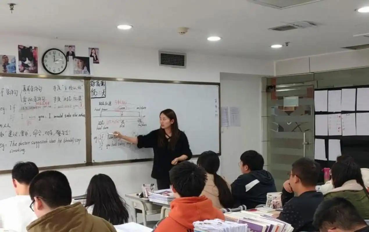 当年某些“伪专家”大笔一挥，英语从一门外语直接抬到跟语文数学平起平坐的150分主