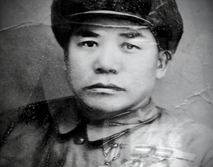 1950年，北京曾经举行过一次全国战斗英雄代表会议，来自全国各地的三百五十名战斗