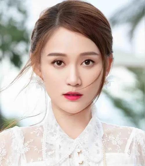 1.zbz其实对自己的容貌焦虑很严重，她平时打针挺频繁，最近她还微do了一下，所