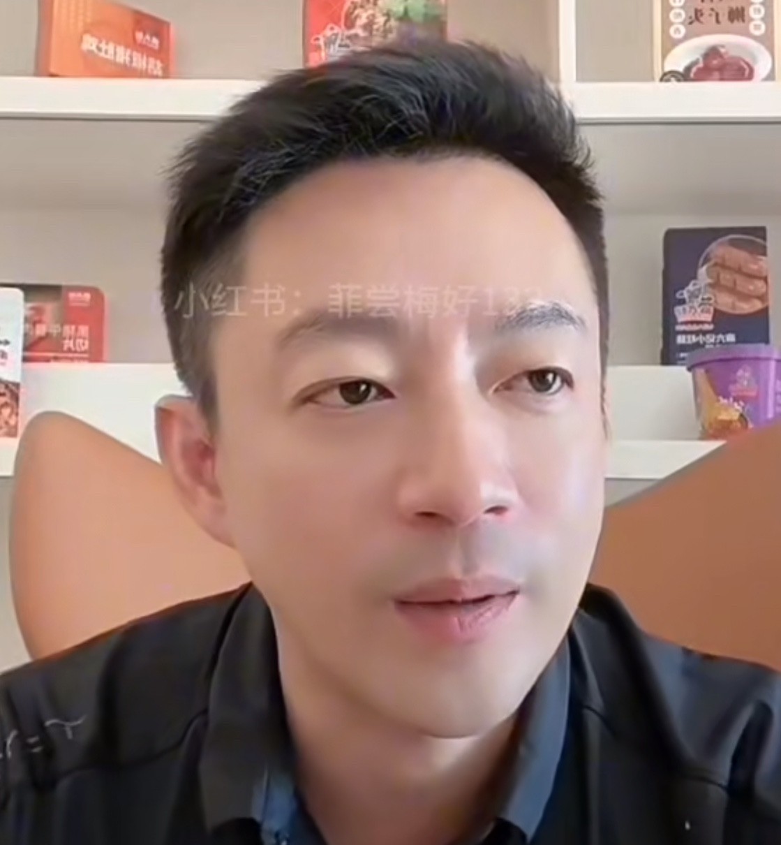 听汪小菲现在一说那时间线就都对上了！去年有一段时间，汪小菲去了湾湾每次出门只