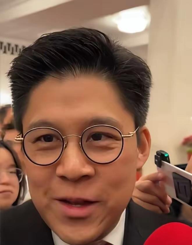 这几天刷新闻，看到有些“专家”的建议简直是脱离群众，看得人直摇头。但转头细看霍启