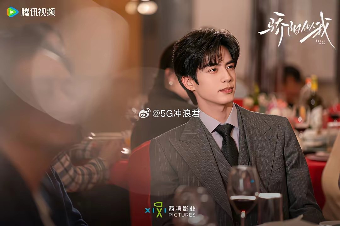 一次采访，于正自爆说：“我有什么不敢说宋威龙的？没有排挤，没有雪藏，只是一些戏他