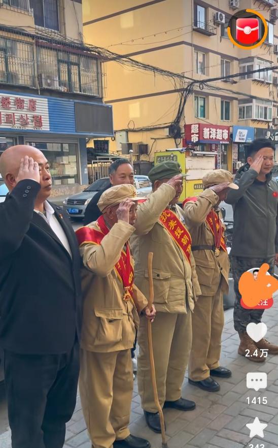 辽宁丹东，一家小饭店来了15个人吃饭，吃完饭后要结账，老板娘说什么都不收钱，还说