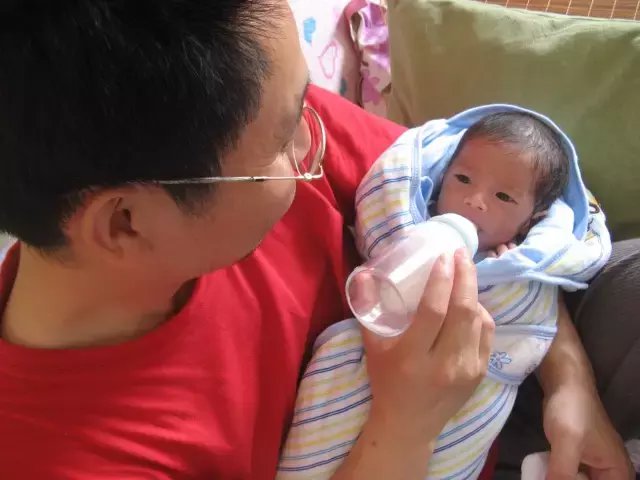 0~3岁宝宝怎么健康喂养? 高招都在这儿!