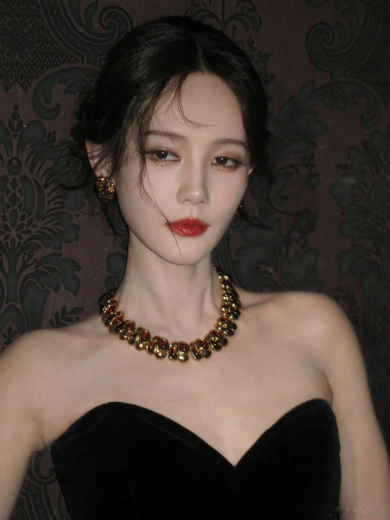 一桐的眼神绝了[滑稽笑]李一桐娱乐