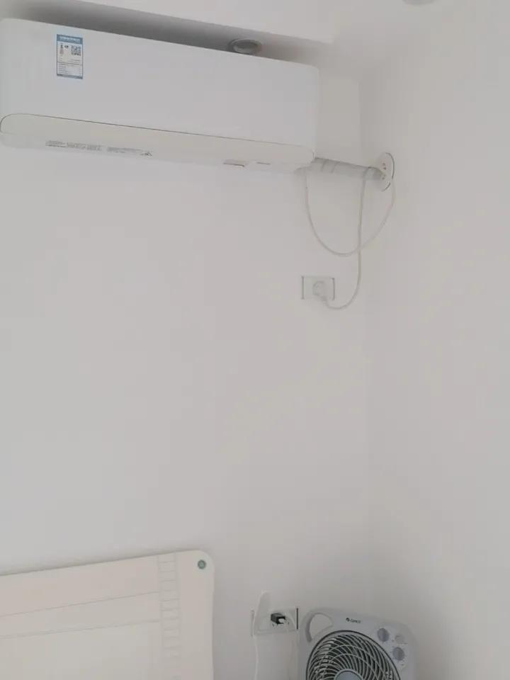 夏天最热的时候来了，估计大家都会开空调了，开空调要不要在房间里放一盆水呢？你