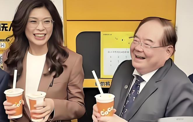 国民党副主席李乾龙说：一趟大陆行，看到真实的祖国，看到繁荣富强的祖国，国泰民