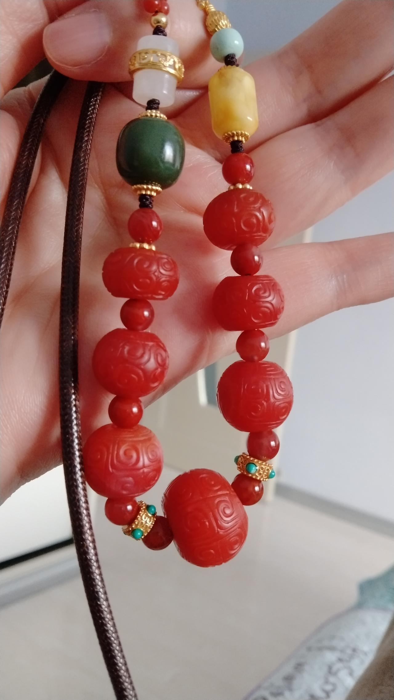 我没退休之前，对什么都感兴趣，吃喝玩儿乐，旅游，聚会，买服装，首饰，不亦乐乎！现