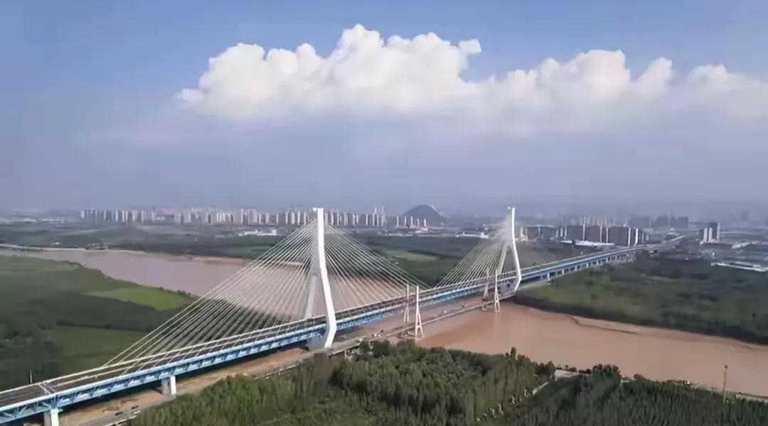 《高考报考新趋势：985院校遇冷，特殊专业受热捧？》在2025年这个时间节点，