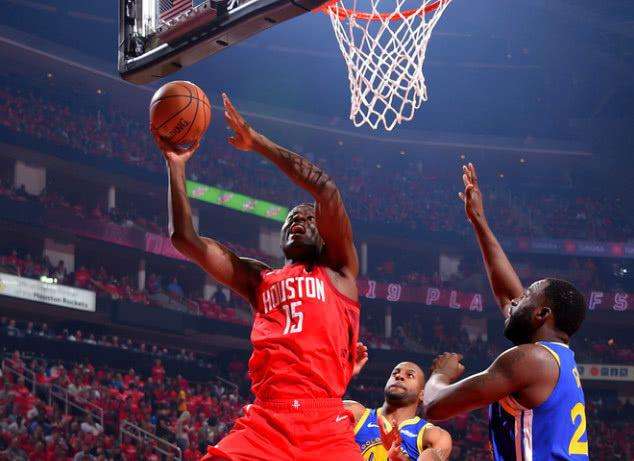 火箭队中锋亚当斯受伤导致了赛季报销。很多人都担心火箭队内线的篮板和防守，可能会因