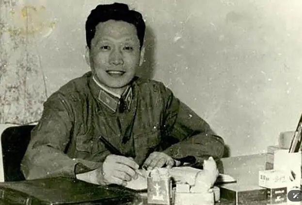 1949年2月20日凌晨，国民党空军少尉杨宝庆趁人不备，悄悄登上停在西安机场的一