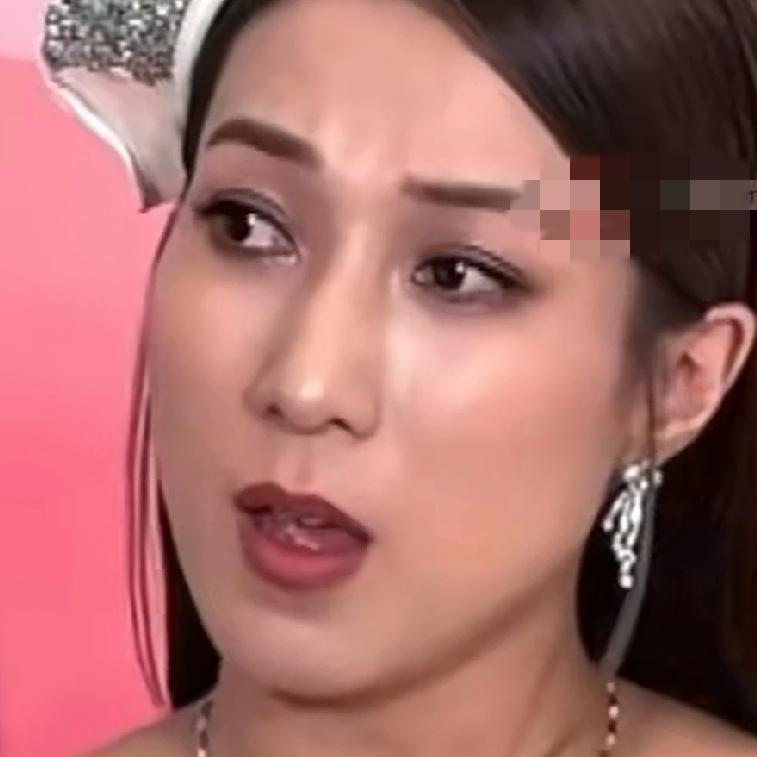 没学过表演的都能感觉钟嘉欣这演技有点过了，有种死鸭子嘴硬，硬撑的感觉。是不是这