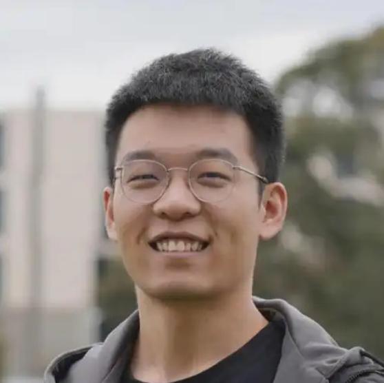 美国错失DeepSeek，让“钱学森”再次回国?美国一哈佛教授曝出惊人事实:“原