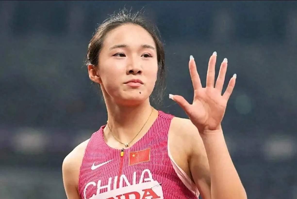 小孩姐陈妤颉唯一的缺点就是比赛之后有点话痨，不过这小姑娘的步频是真快，也是目前中