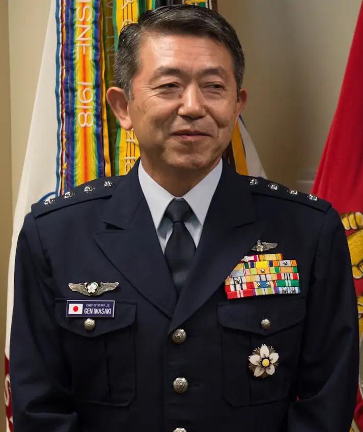 中国制裁大棒，日本不说话12月15日，中国外交部宣布：从即日起对日本自卫队前统