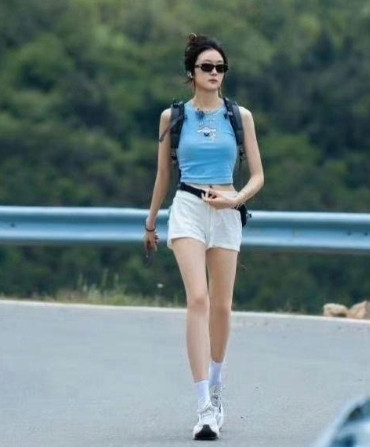 我感觉孙千就是那那种内娱里面很少见的健康美，她的身材好好。