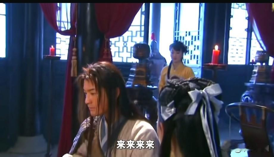 杨过对郭芙的喜欢实在太过直白。书里藏着不少相关的细节。杨过在襄阳周边辗转了十