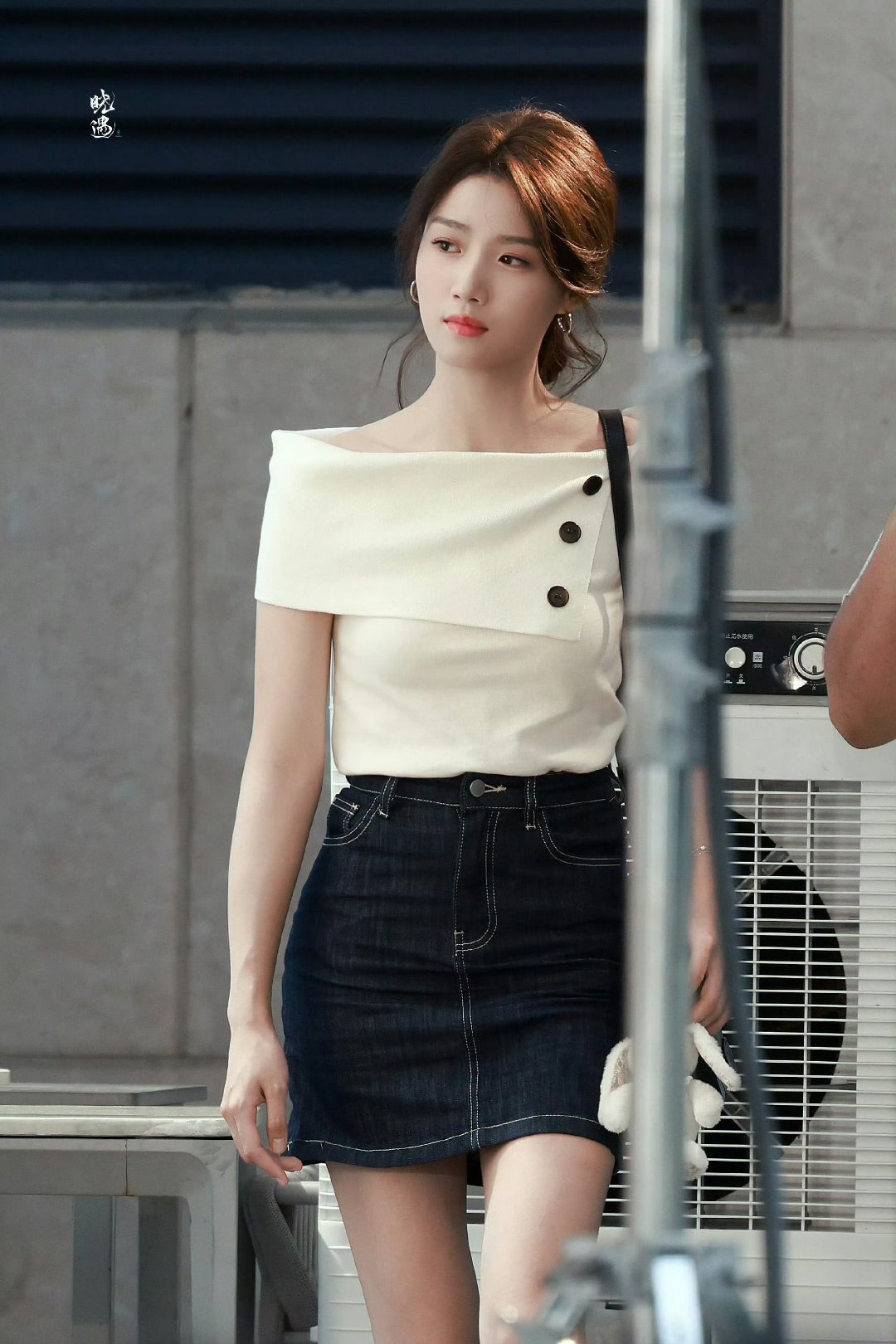 卢昱晓新剧路透造型每套都好美，感觉瘦了之后颜值更回春。​​​
