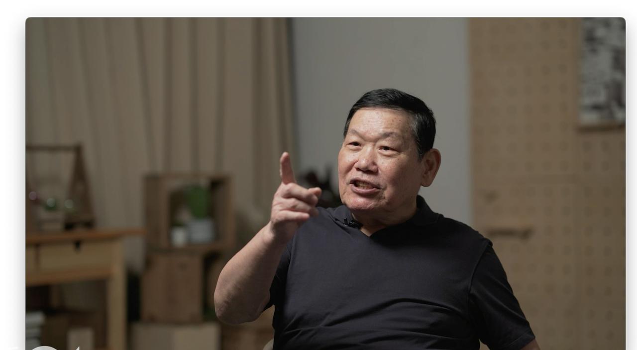 国际影星成龙近期因电影《捕风追影》热映再度成为焦点，却在事业回暖之际遭遇舆论危机