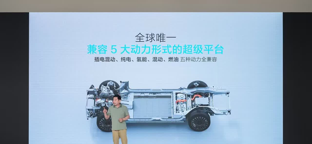 魏牌最近是真的有点不一样了。10个月干了430家直营店，还在川藏线修了30个