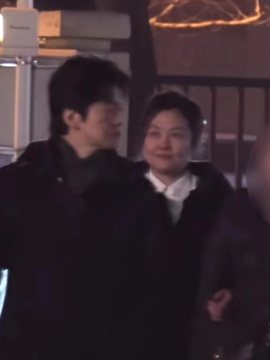 李健夫妇结婚多年还没孩子，可他妻子看他的眼神，真的震惊到我了提起娱乐圈里的模