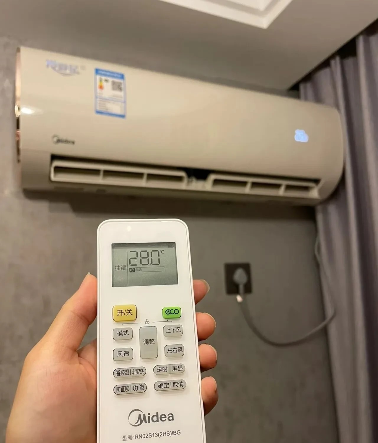 昨天孙子在我家睡的，我把空调开到26度，感觉风有点凉，怕孩子吹感冒了，我就调到2