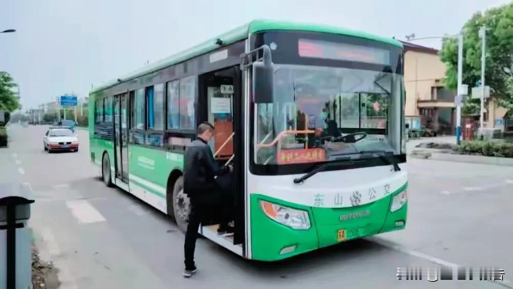 从马鞍山和南京之间已经开通的十余条跨省公交可以看出南京都市圈交通一体化的发展水平