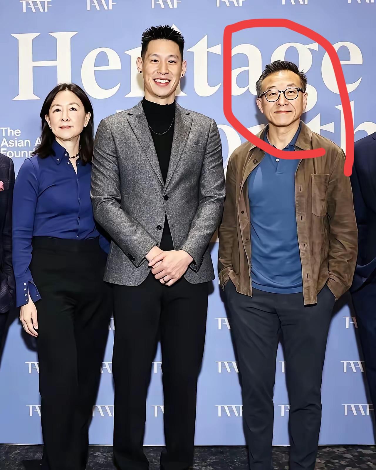今年62岁的蔡崇信还是这么有气质