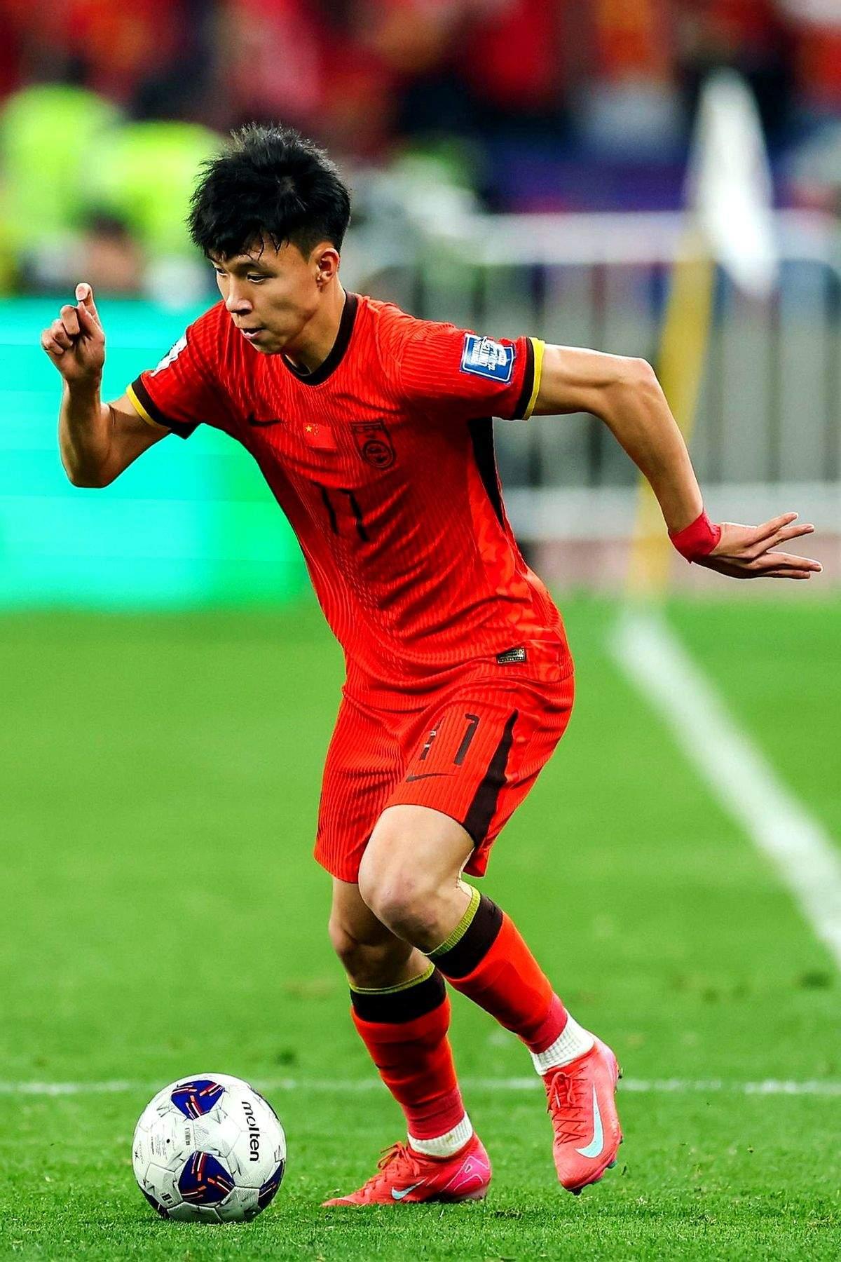 王钰栋身价高居亚洲杯参赛球员第二名，中国U23国足全队身价848万欧，竟然排在了