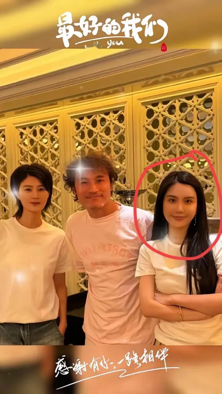 杨钰莹的前男友赖文峰，现在是真活跃。因为直播带货经常会说起和杨钰莹的前世今生。