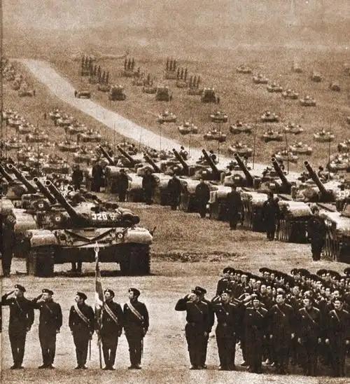 苏军为什么没有被德军耗尽人力？这么说吧，苏联其实是和德国一起死的，只不过苏联晚了