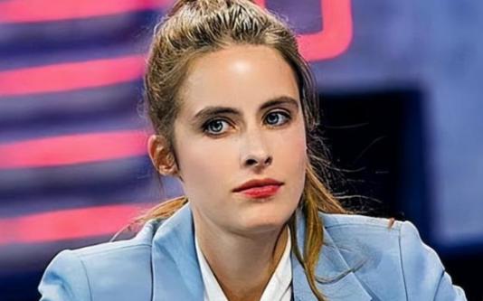 “不让我去中国找他，我就终身不嫁！”2021年，一位年轻貌美的美国女学霸不顾父母