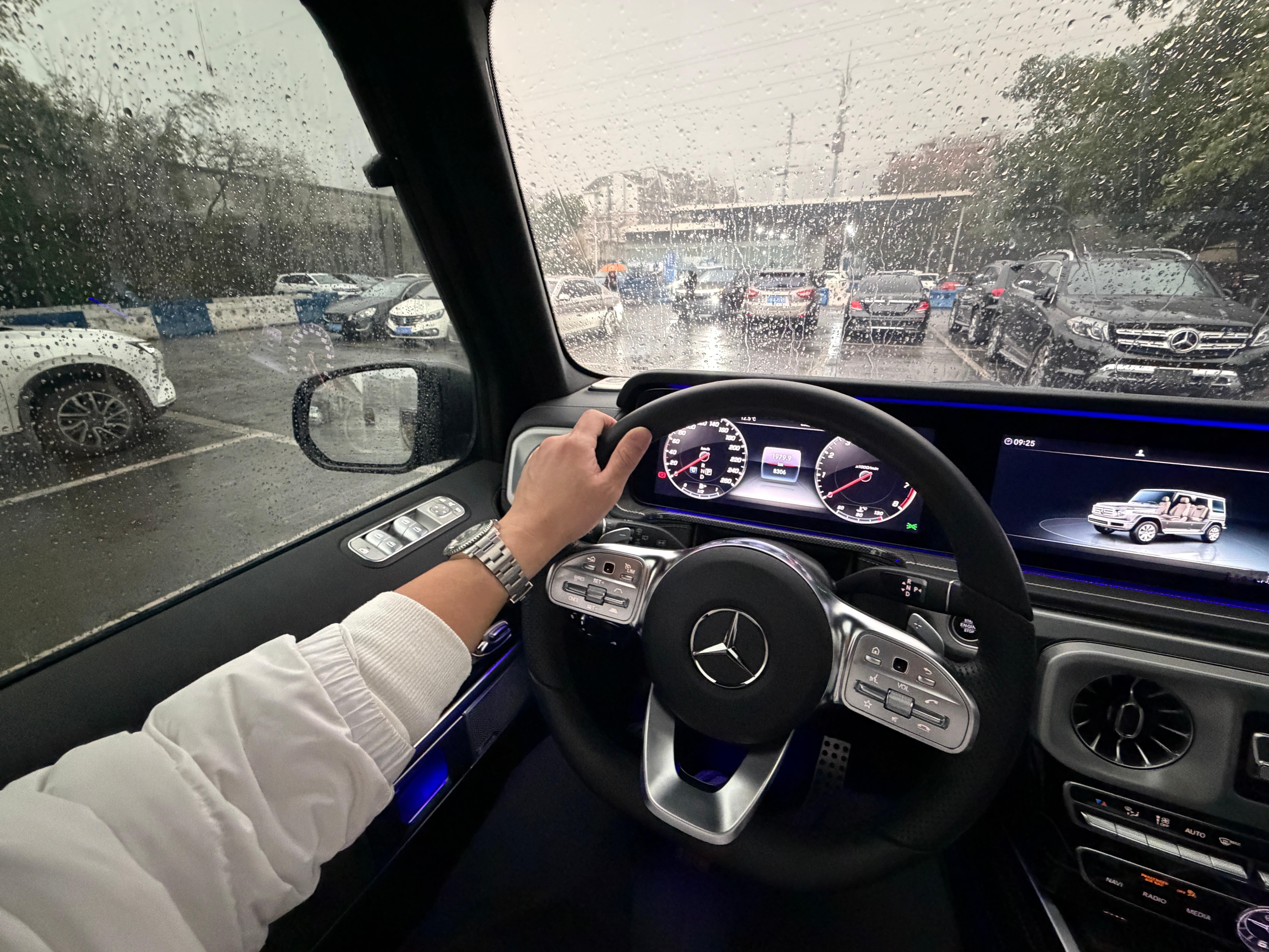 今天来上牌、好大的雨啊！希望能选一个好牌