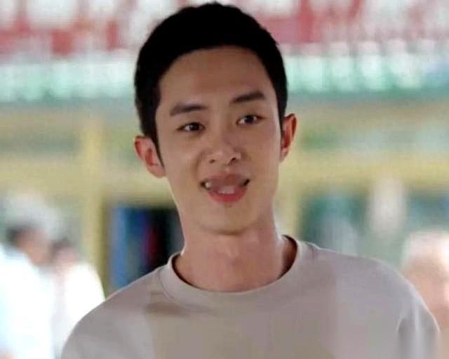 说真的，最近看剧，有点心疼白宇帆。硬生生把一个从土里刨食、眼里有光的愣头青，塞