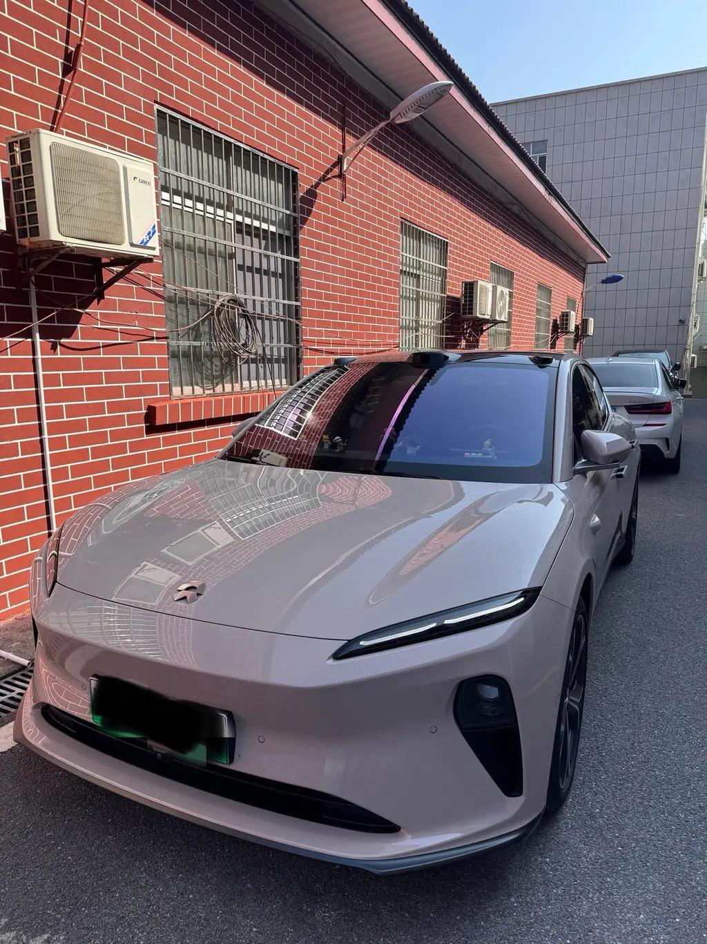 作为2024款75kWh蔚来ET5的车主，我经常在懂车帝社区里看到大家讨论电车续