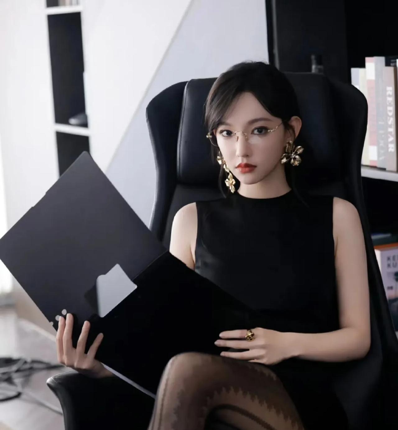 程潇居然得了双向情感障碍，其实我觉得按照她的经历来说会双相正常啊！因为她从小就离