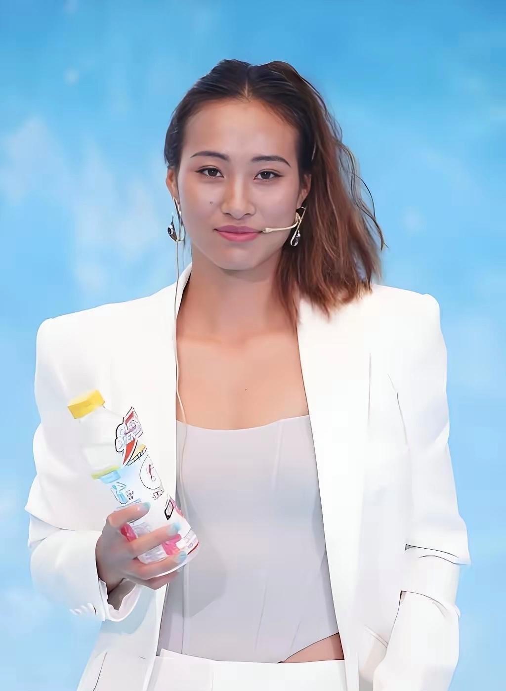 她，做到了世界网坛不可能的事情！北京时间9月6日清晨，结束的美网第三轮，郑钦