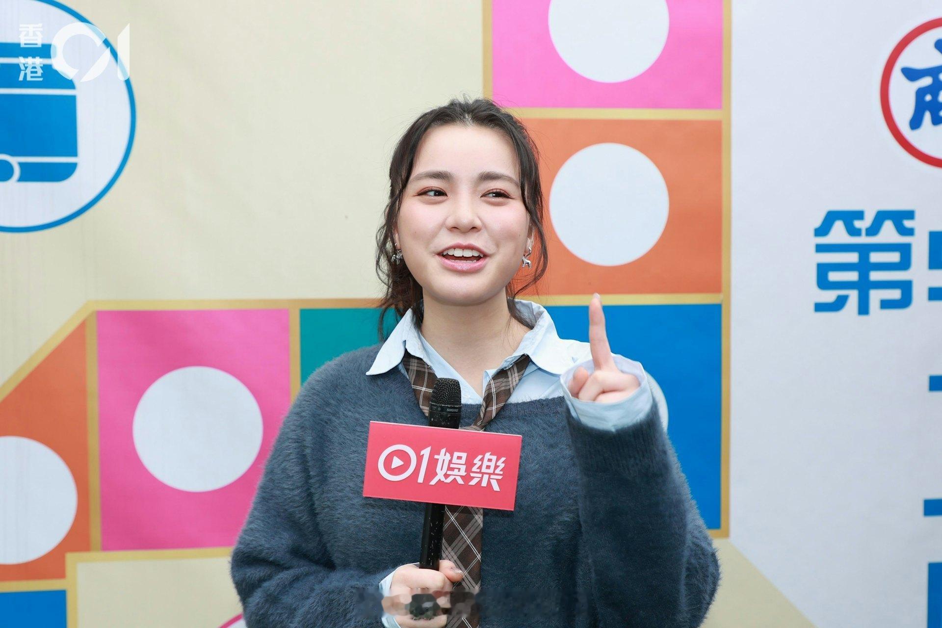 香港01：姚焯菲与李克勤长子拖手拍片传绯闻　亲揭双方关系：每个礼拜吃饭姚焯菲（C