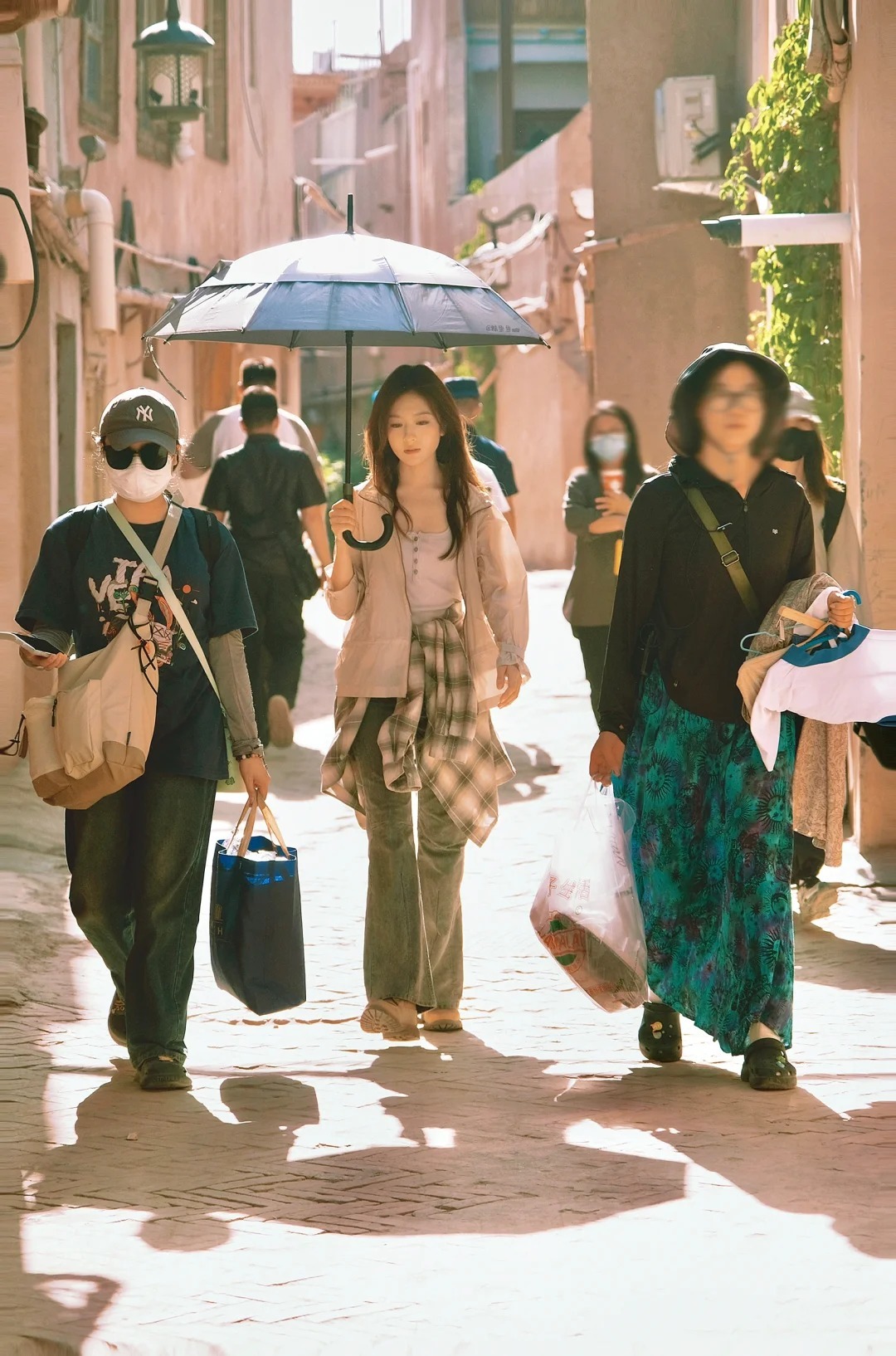 一位在喀什的摄影师拍的李兰迪，夏孜真的好美，摄影师也好会拍啊！​​​