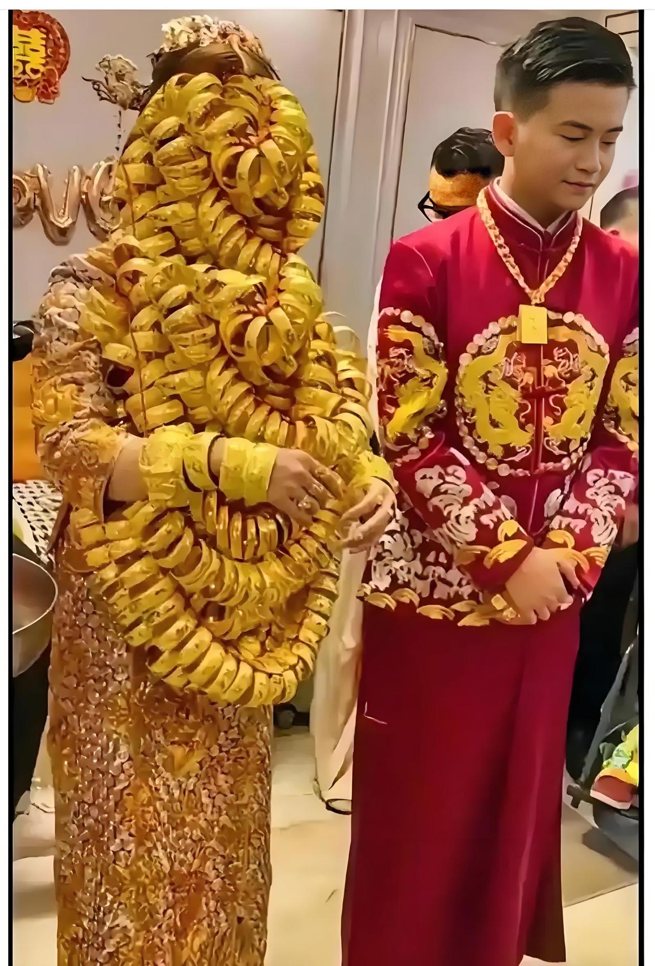 金价下跌，备婚人“三金”选购陷入两难“上周看的金手镯还1292元/克，这周