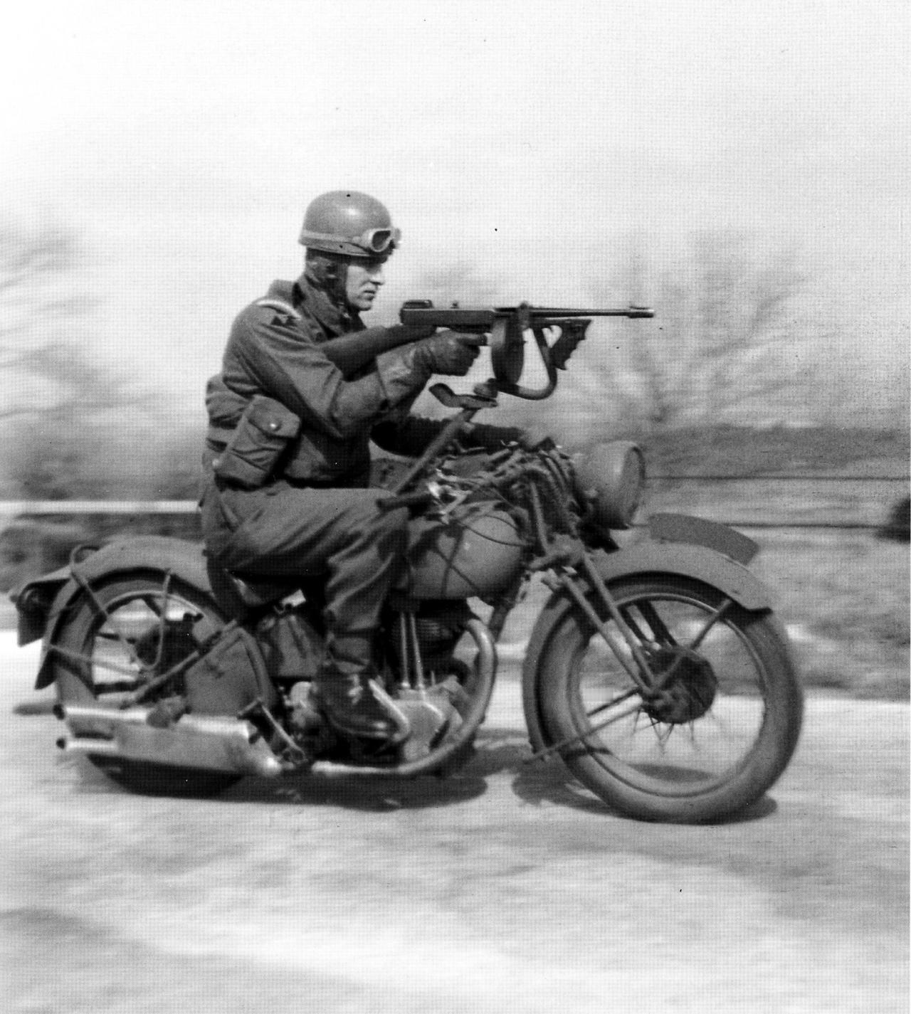 心理安慰罢了，作战效果很可疑——1941年4月9日，英国皇家卫队第7