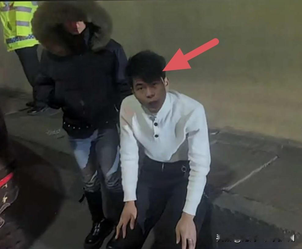 有一说一，这小伙绝对不是个一般人物。换了任何一个普通人，高速上定速巡航失灵