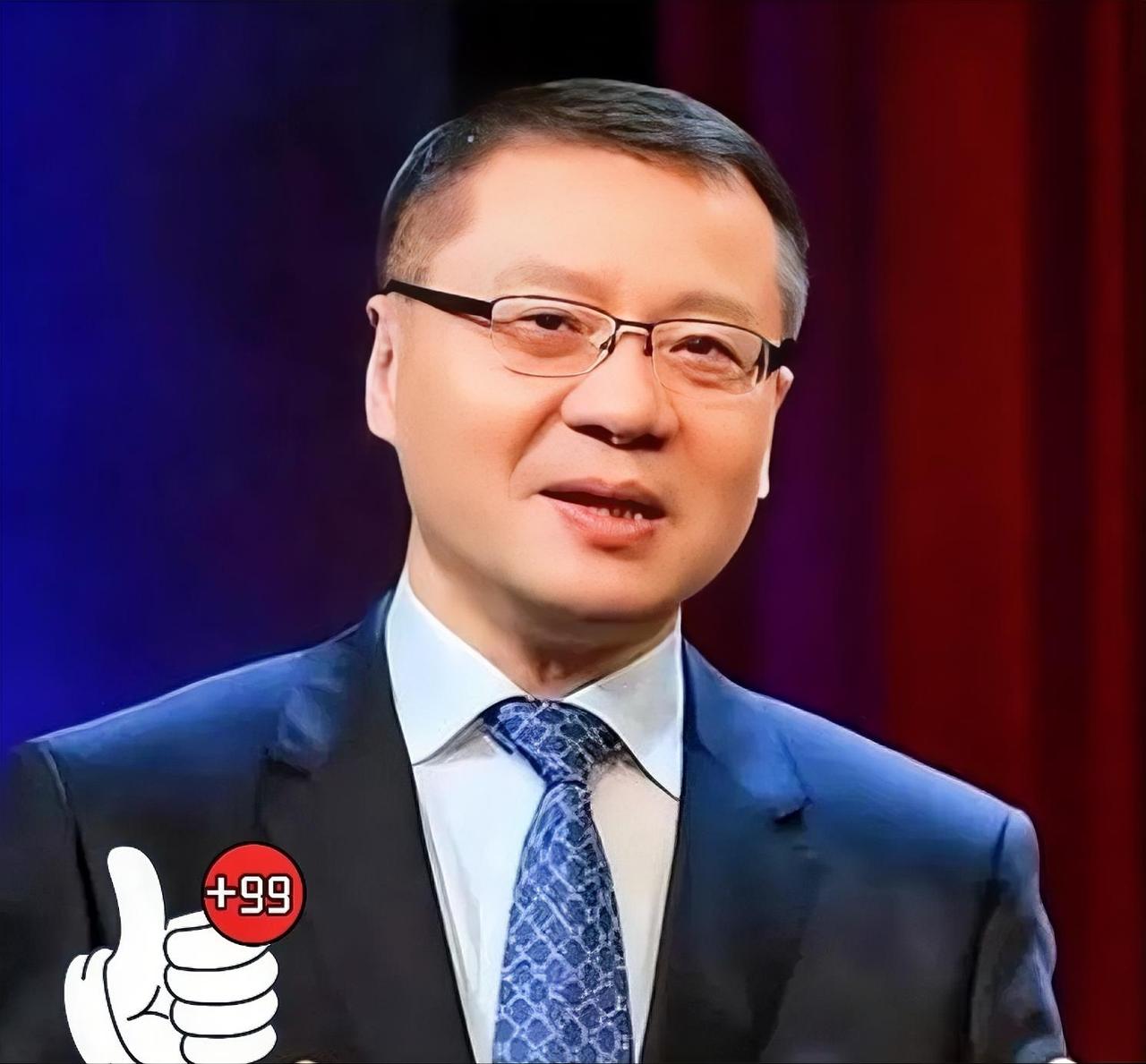 张维为提及，俄罗斯近年来在多领域扩大人民币使用，以降低对美元的依赖。关于香港即