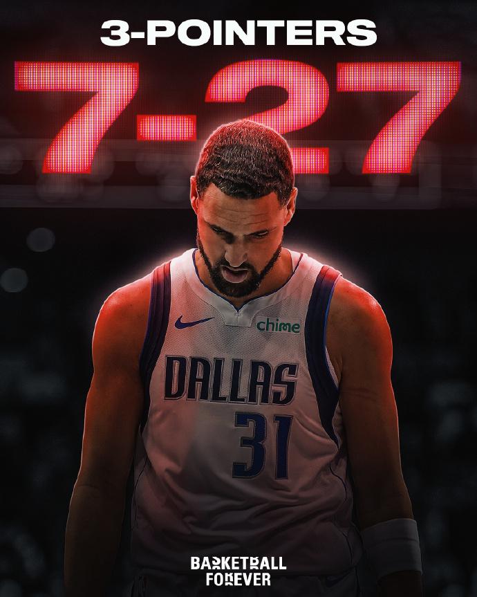 断崖下跌！本赛季至今的克莱：❗️场均8.2分3篮板1.4助攻1.2失误❗️