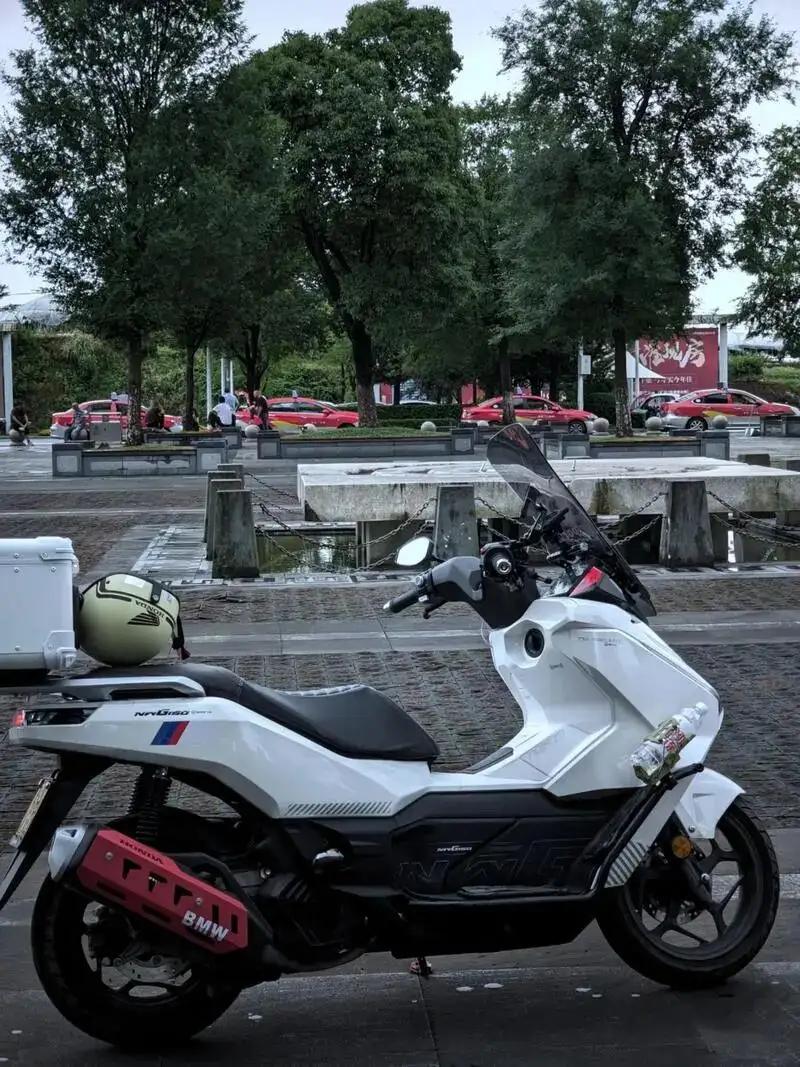 别瞧不起踏板车！2026年摩托车鄙视链的真相摩托车圈的鄙视链还在转：仿赛看不