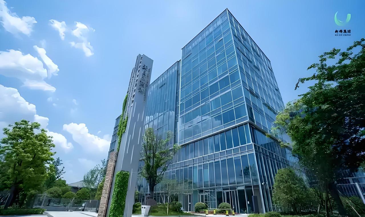 #头号创作者激励计划#杭州临安楼市现深度调整，锦南新城、玲珑板块房价大幅回落。区