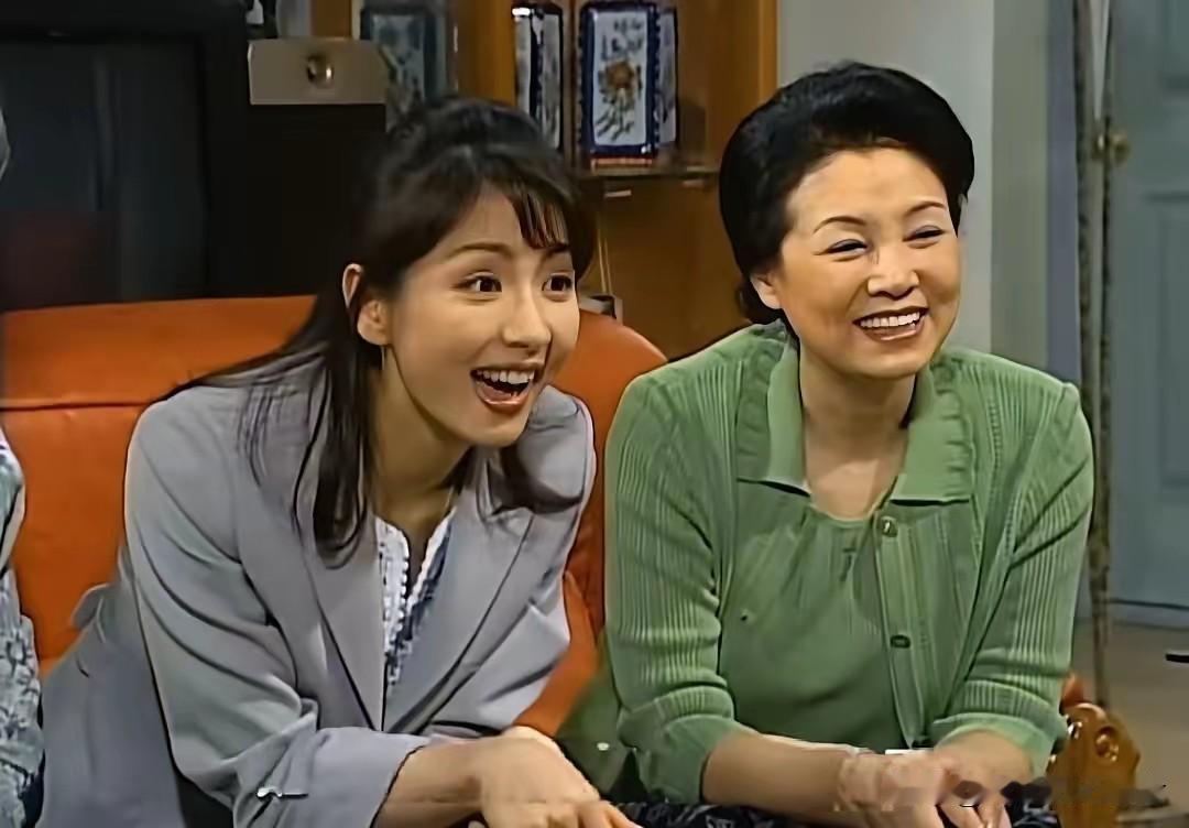 韩剧真是怎么看都不过时，《看了又看》金珠和银珠真是告诉大家会撒娇的女人命好。金