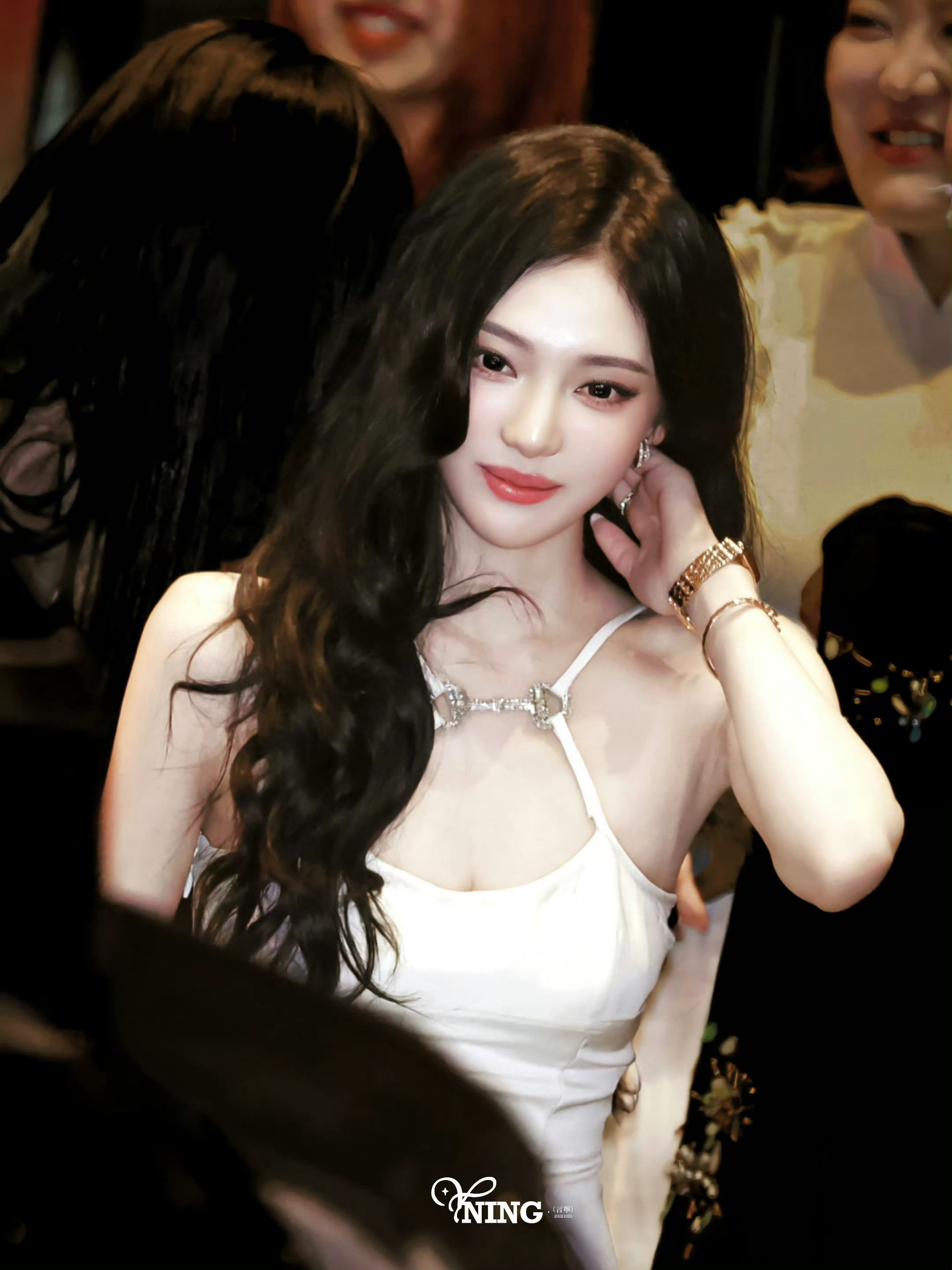 宁艺卓WKorea晚宴下班这一组的贵女感也太强了….🪭​​​