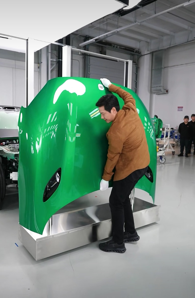 雷军回应为什么要拆车雷总这次拆车，确实把行业遮羞布掀开了一角。当车企都忙着包装话