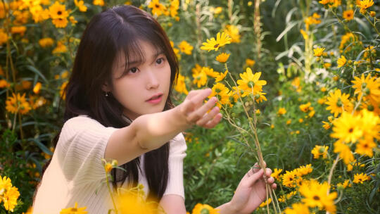 IU“是属于春天的限定浪漫📷🌷”